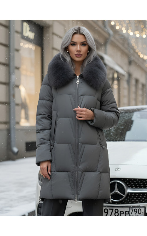 Длинный зимний пуховик премиум-класса.