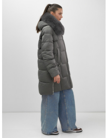 Длинный зимний пуховик премиум-класса.