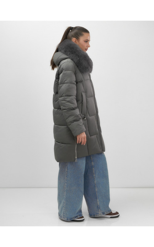 Длинный зимний пуховик премиум-класса.