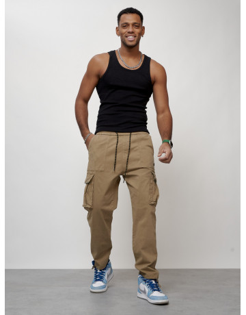 Мужские брюки зауженного кроя.