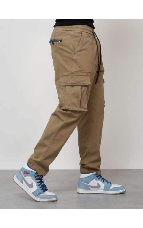 Мужские брюки зауженного кроя.