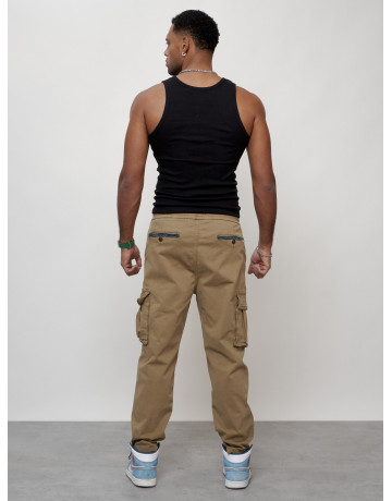 Мужские брюки зауженного кроя.