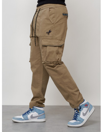 Мужские брюки зауженного кроя.