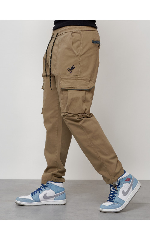 Мужские брюки зауженного кроя.