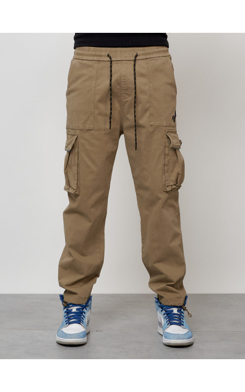 Мужские брюки зауженного кроя.