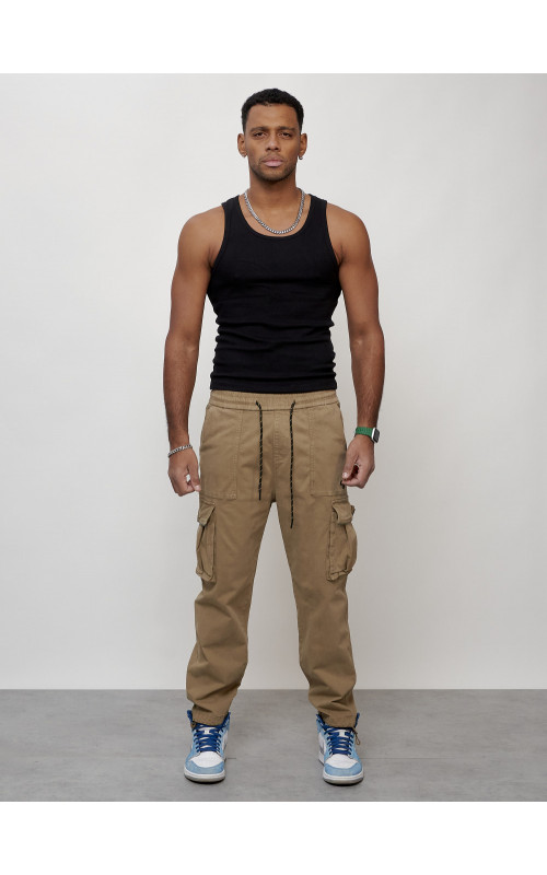 Мужские брюки зауженного кроя.