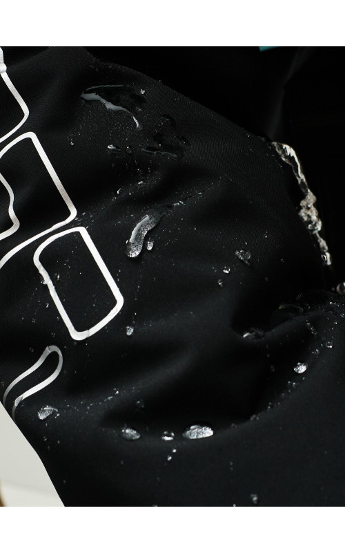 Мужской горнолыжный костюм для активного отдыха.