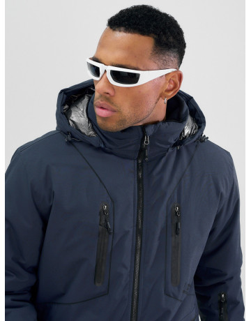 Мужской горнолыжный костюм для активного отдыха.