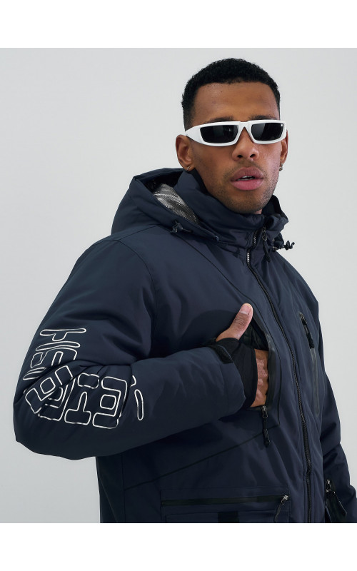 Мужской горнолыжный костюм для активного отдыха.