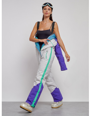 Зимний женский комбинезон для зимних видов спорта.