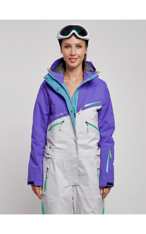 Зимний женский комбинезон для зимних видов спорта.