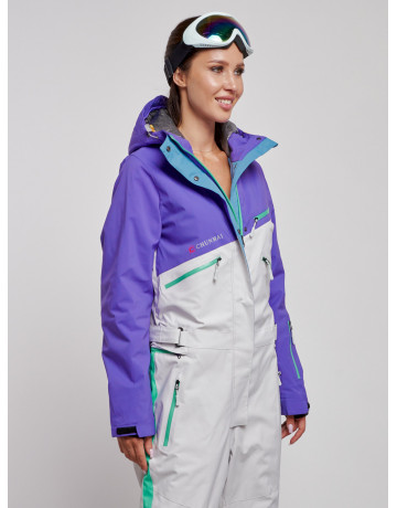 Зимний женский комбинезон для зимних видов спорта.