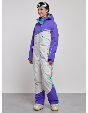 Зимний женский комбинезон для зимних видов спорта.