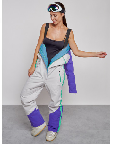 Зимний женский комбинезон для зимних видов спорта.