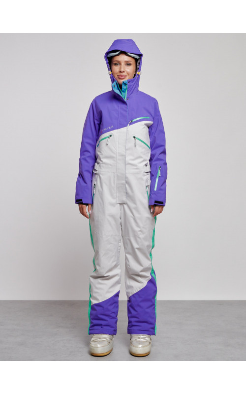 Зимний женский комбинезон для зимних видов спорта.