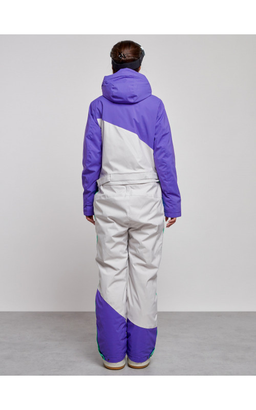 Зимний женский комбинезон для зимних видов спорта.