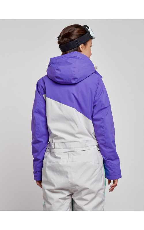 Зимний женский комбинезон для зимних видов спорта.