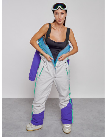 Зимний женский комбинезон для зимних видов спорта.