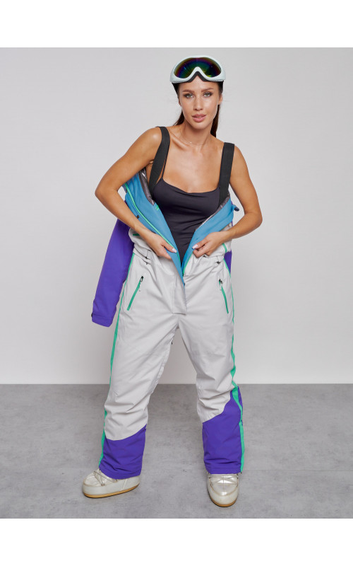 Зимний женский комбинезон для зимних видов спорта.