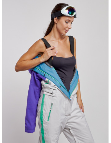 Зимний женский комбинезон для зимних видов спорта.