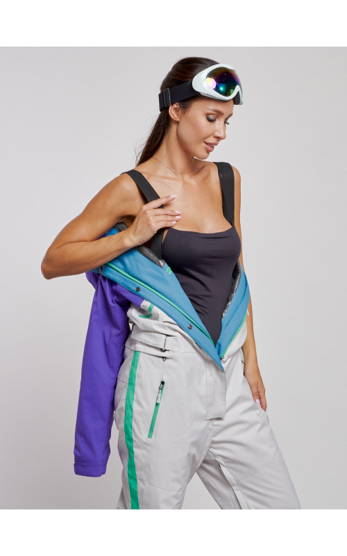 Зимний женский комбинезон для зимних видов спорта.