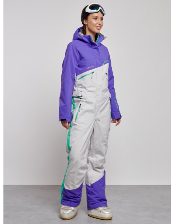 Зимний женский комбинезон для зимних видов спорта.