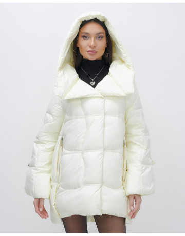 Зимняя женская куртка с капюшоном для холодной погоды.