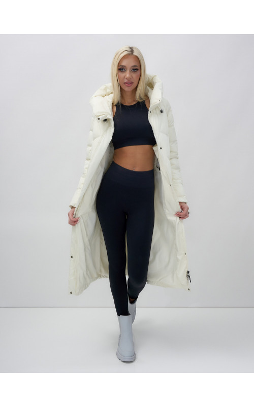 Длинный зимний пуховик с капюшоном для женщин.