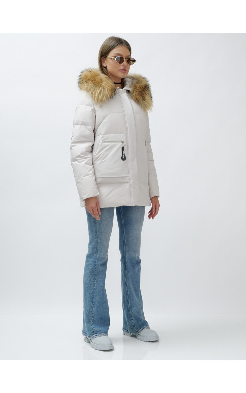 Зимняя женская куртка премиум-класса с опушкой из натурального меха енота.