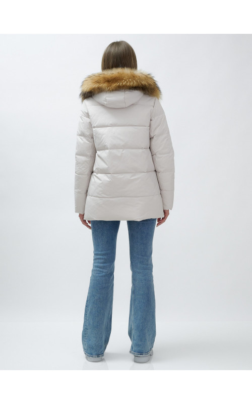 Зимняя женская куртка премиум-класса с опушкой из натурального меха енота.