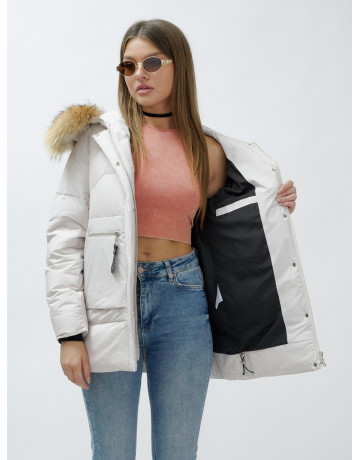 Зимняя женская куртка премиум-класса с опушкой из натурального меха енота.