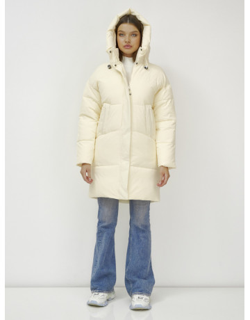 Зимний пуховик с воротником-стойкой и капюшоном.