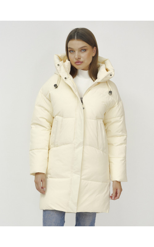 Зимний пуховик с воротником-стойкой и капюшоном.