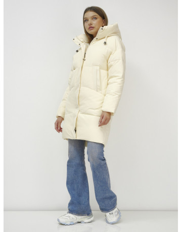 Зимний пуховик с воротником-стойкой и капюшоном.