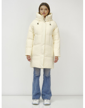 Зимний пуховик с воротником-стойкой и капюшоном.