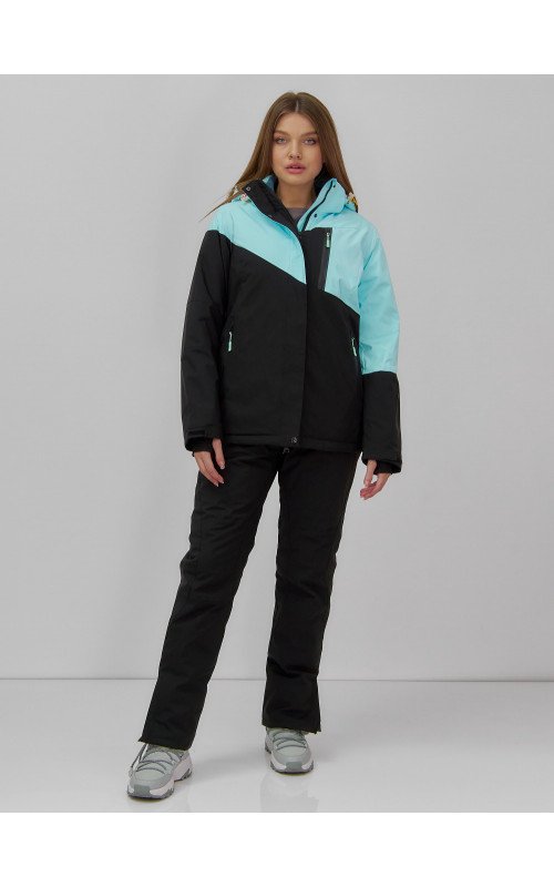 Женский горнолыжный костюм для активного отдыха.