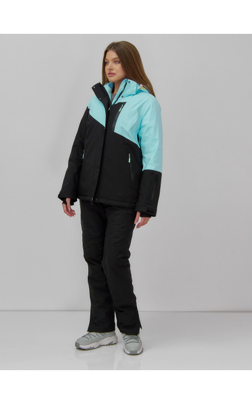 Женский горнолыжный костюм для активного отдыха.