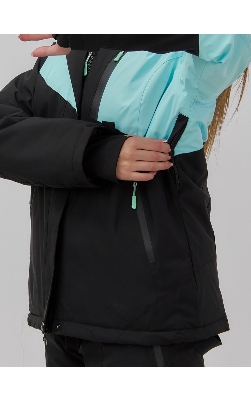 Женский горнолыжный костюм для активного отдыха.