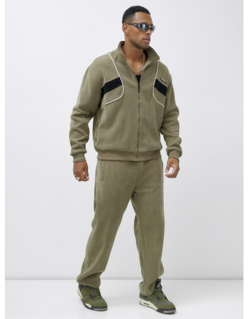 Утеплённый мужской спортивный костюм.