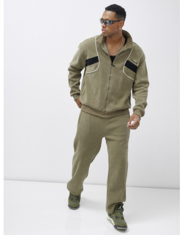 Утеплённый мужской спортивный костюм.