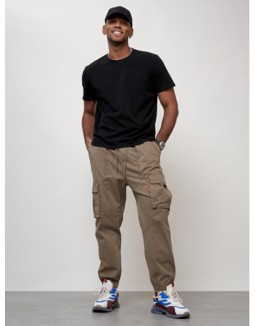 Мужские брюки зауженного кроя.