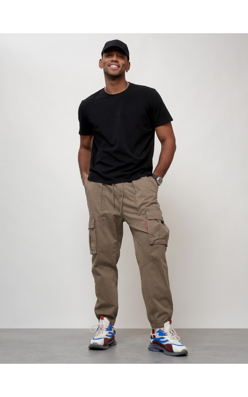 Мужские брюки зауженного кроя.