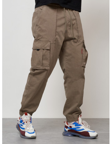 Мужские брюки зауженного кроя.