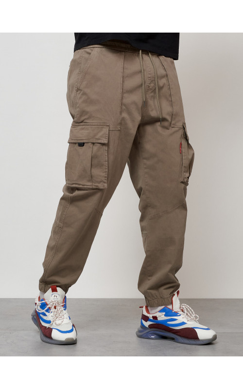 Мужские брюки зауженного кроя.