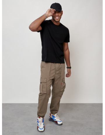 Мужские брюки зауженного кроя.