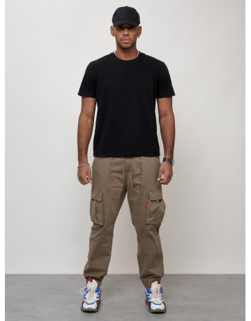 Мужские брюки зауженного кроя.