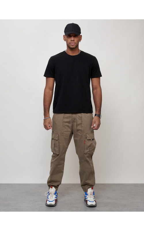 Мужские брюки зауженного кроя.