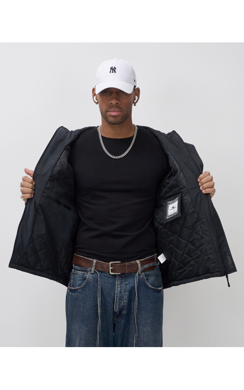 Мужская спортивная куртка для активного образа жизни.