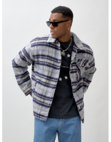 Ворсистая шерстяная рубашка для активного образа жизни.