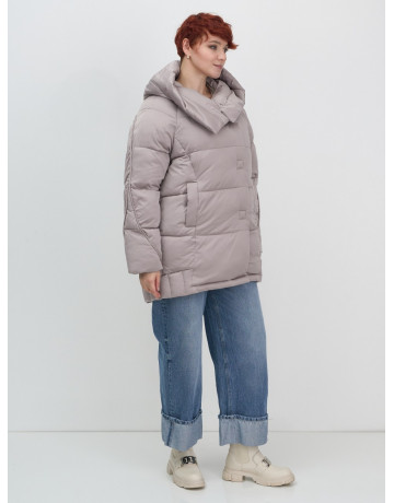 Женский зимний пуховик с капюшоном.